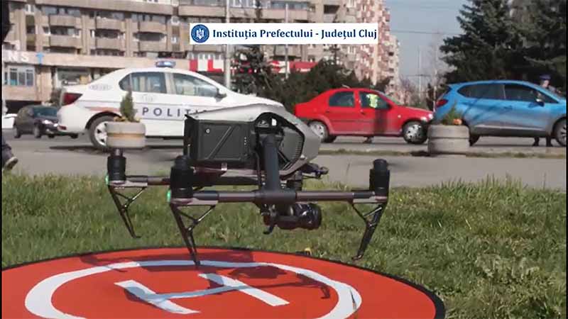 Clujul, supravegheat cu drone de către Poliție, pentru păstrarea distanței între cetățeni 